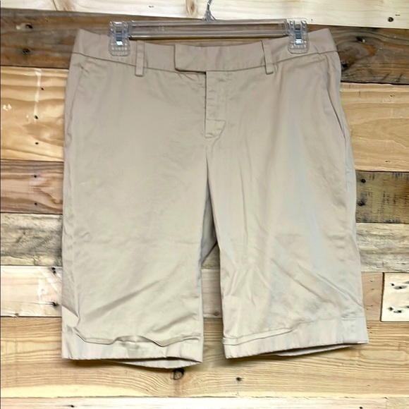 Banana Republic size 6P Martin Fit Khaki Color Mid-rise 10.5” Inseam Shorts - Picture 1 of 11